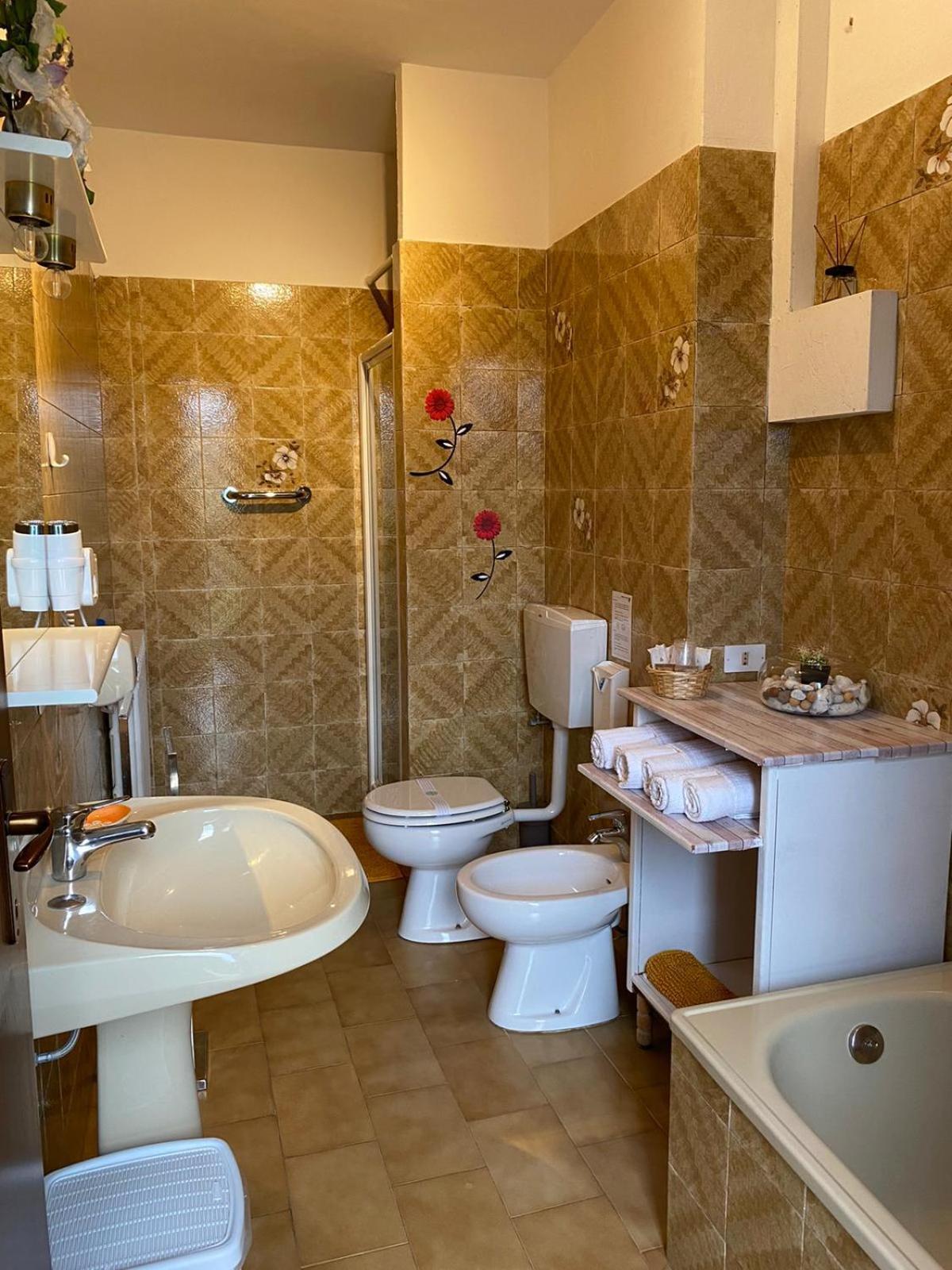 Agriturismo La Ruota モンテルーポ・アルベーゼ エクステリア 写真